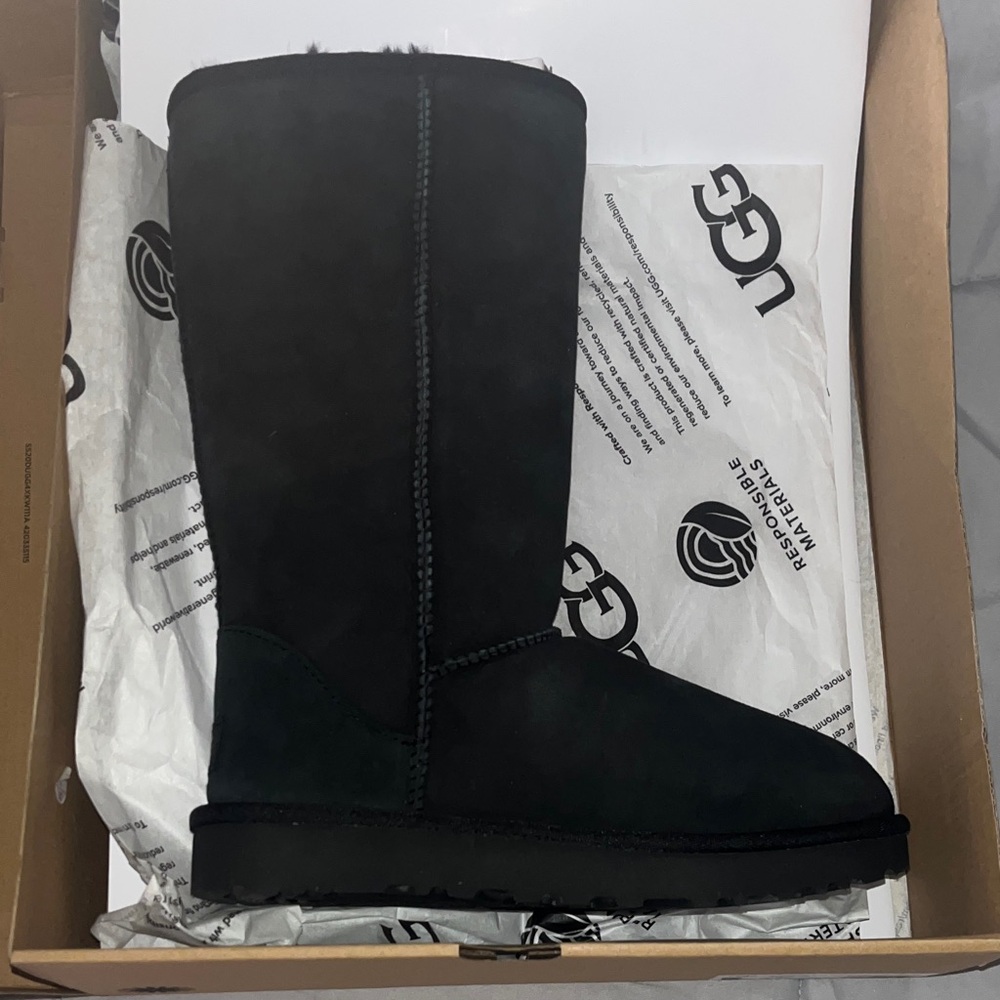 UGG Women's Classic Black Winter Boots